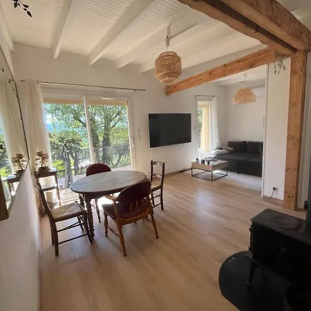 Maison Avec Piscine Commune, Proche De La Foret De