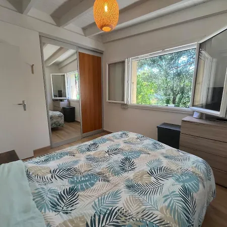 펜션 Maison Avec Piscine Commune, Proche De La Foret De *